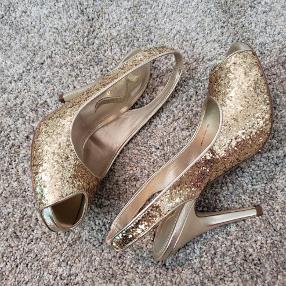 NWOT Nina Gold Glitter Sling Back Heels SZ 6 1/2